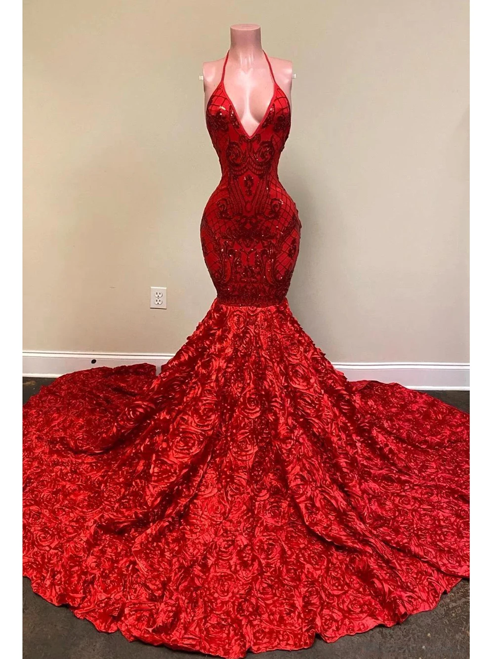 Última Sexy Rojo Sin Respaldo Vestidos De Noche Para Las Mujeres 2023 Halter De La Llamarada De Flores Apliques De Lentejuelas Vestido De Gala Formal Traje De Gala Imagen 0